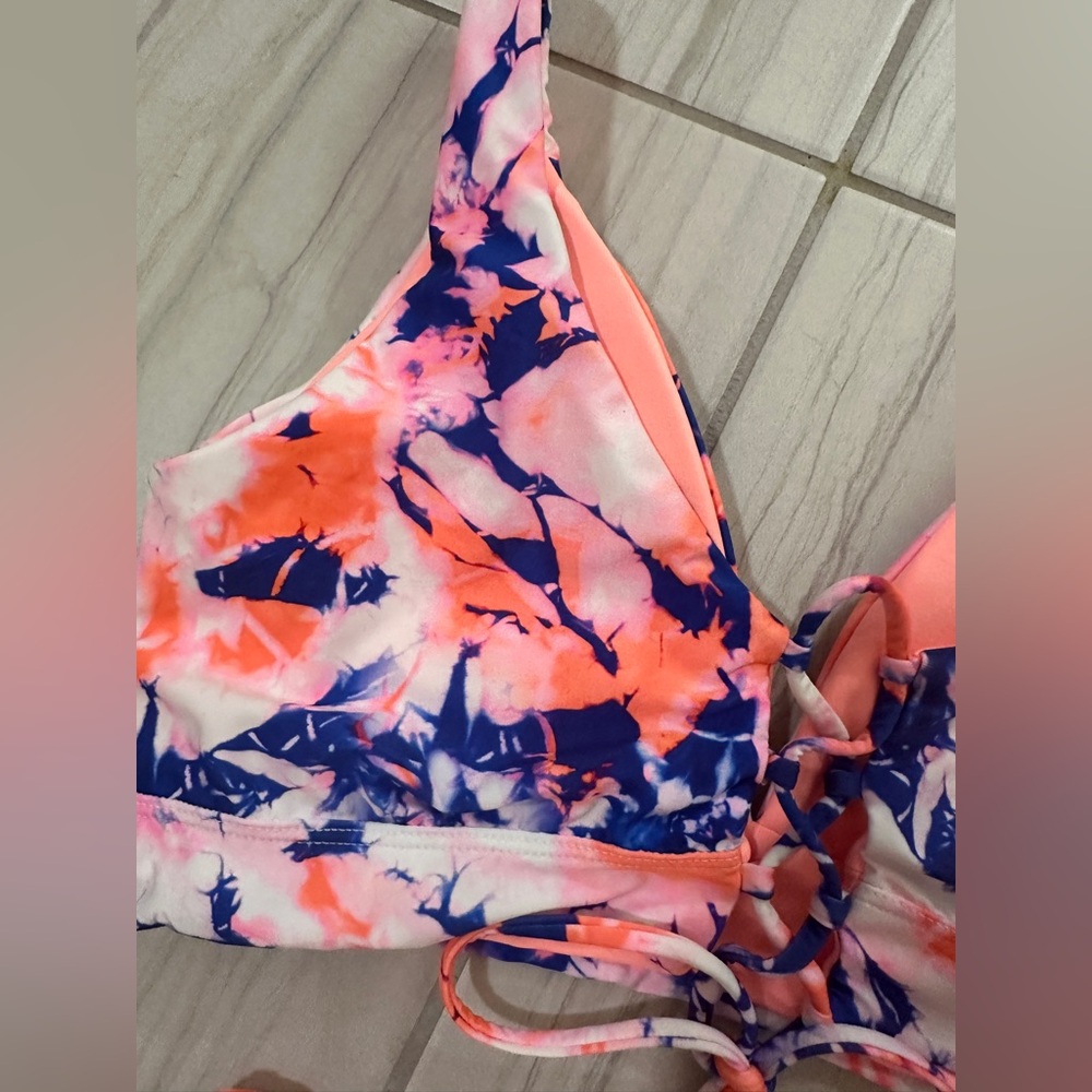 Bikini - Picture 5 of 6